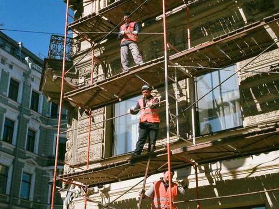 Facciata con ponteggio a Agrate Brianza
